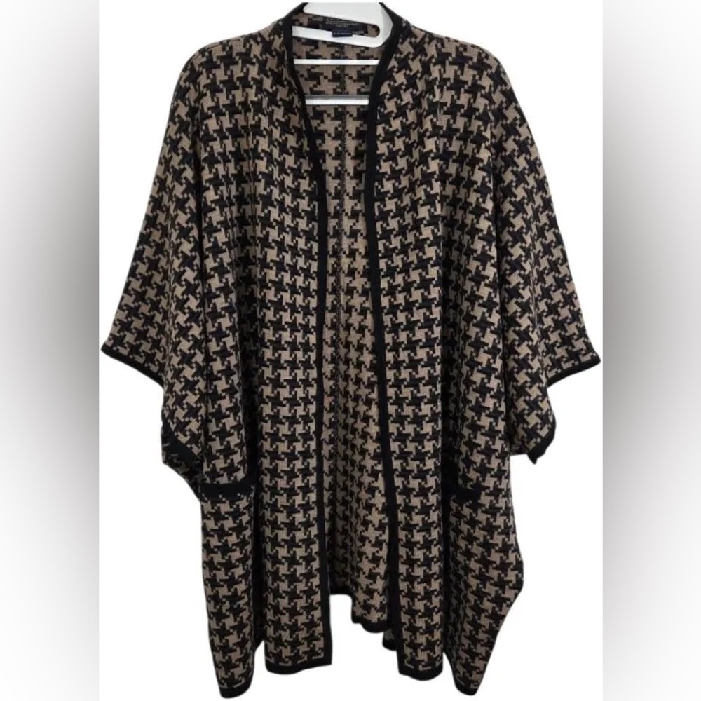 Stylish Black and Tan Women's Sweater